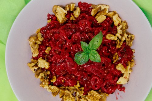Rote Beete Pasta mit Nüssen - Lisa kocht!