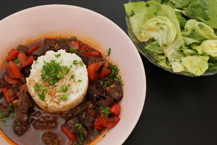 Rindergulasch mit Paprika - Lisa kocht!