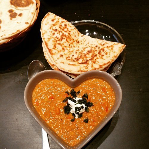 Indische Rote Linsensuppe mit Naan-Brot - Lisa kocht!