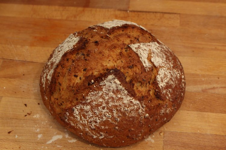Roggen-Sauerteig Brot nach meinem eigenen Rezept - Lisa kocht!